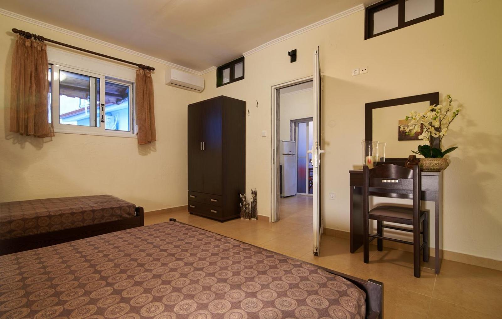 Sunset Studios - Suites With Seaview & Back Side Apartements Torone Zewnętrze zdjęcie
